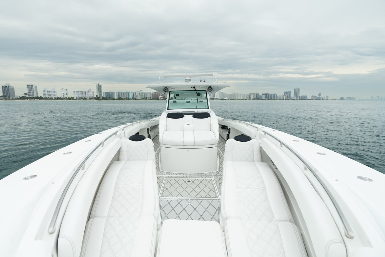 https://arconyachts.ams3.digitaloceanspaces.com/130592/conversions/large_4521592-optimize.jpg