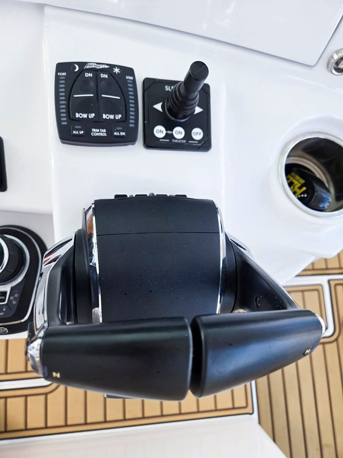 https://arconyachts.ams3.digitaloceanspaces.com/130608/conversions/large_4547953-optimize.jpg