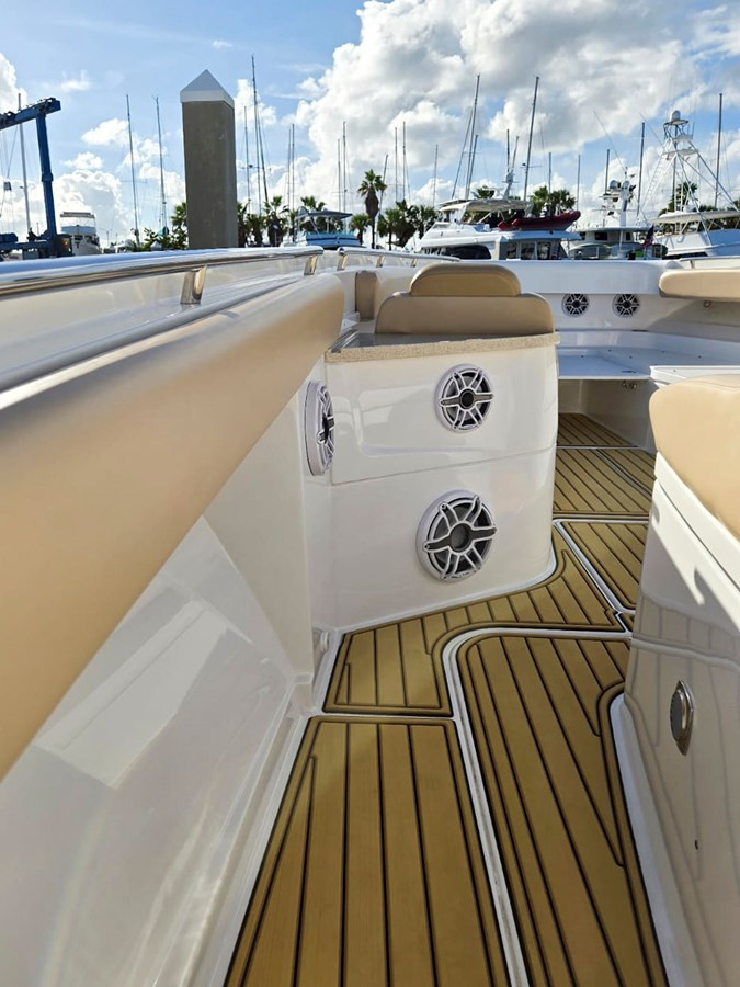 https://arconyachts.ams3.digitaloceanspaces.com/130619/conversions/large_4547956-optimize.jpg