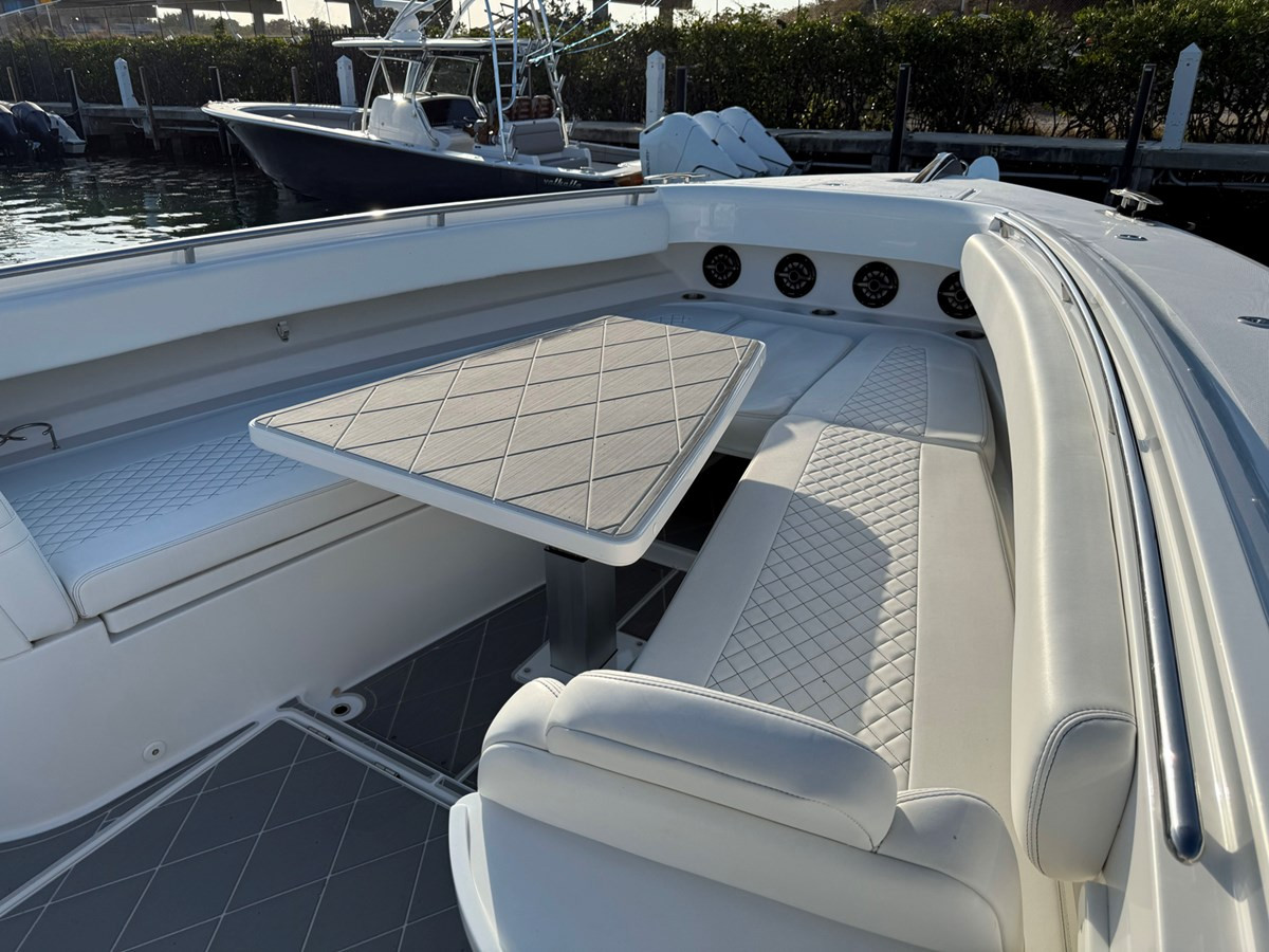 https://arconyachts.ams3.digitaloceanspaces.com/130733/conversions/large_4598005-optimize.jpg
