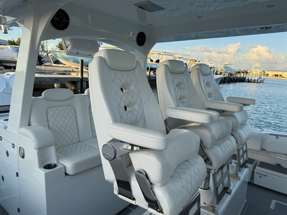 https://arconyachts.ams3.digitaloceanspaces.com/130745/conversions/large_4598011-optimize.jpg