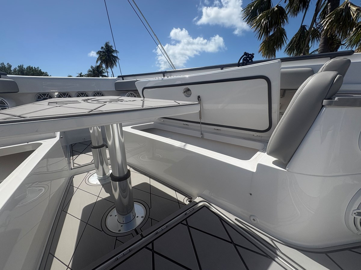 https://arconyachts.ams3.digitaloceanspaces.com/130844/conversions/large_4607138-optimize.jpg