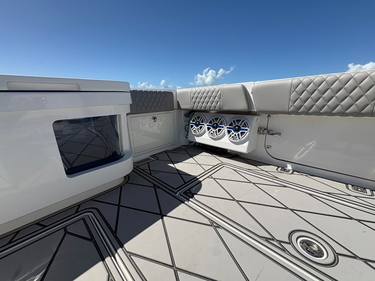 https://arconyachts.ams3.digitaloceanspaces.com/130850/conversions/large_4607140-optimize.jpg