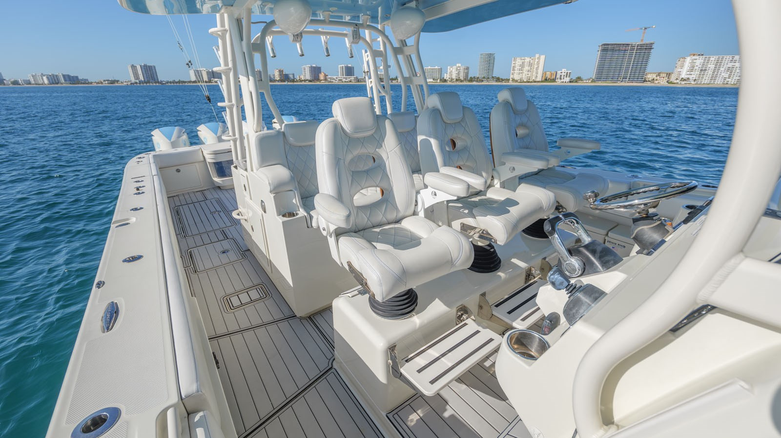 https://arconyachts.ams3.digitaloceanspaces.com/130860/conversions/large_4611959-optimize.jpg