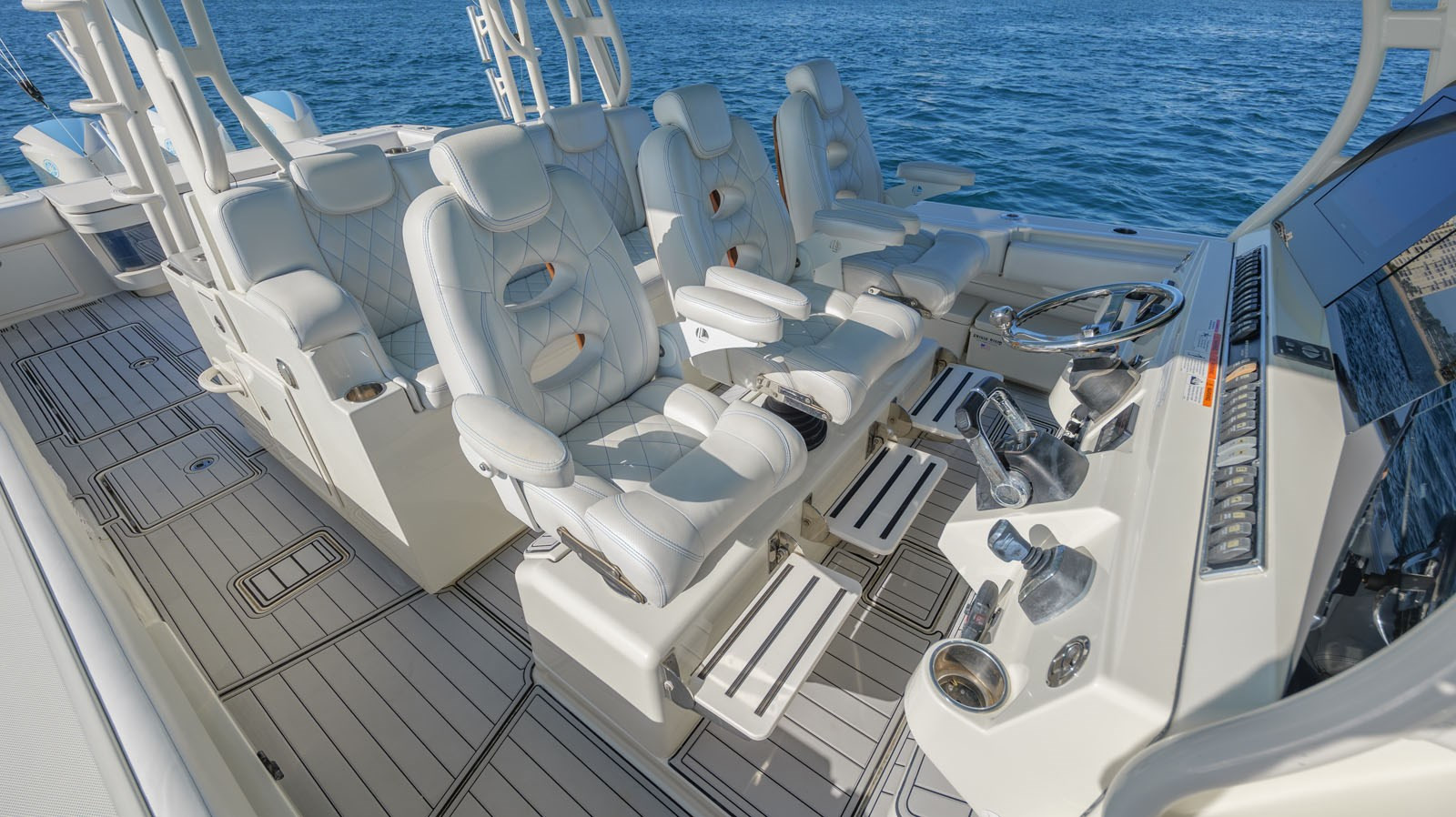 https://arconyachts.ams3.digitaloceanspaces.com/130864/conversions/large_4611960-optimize.jpg