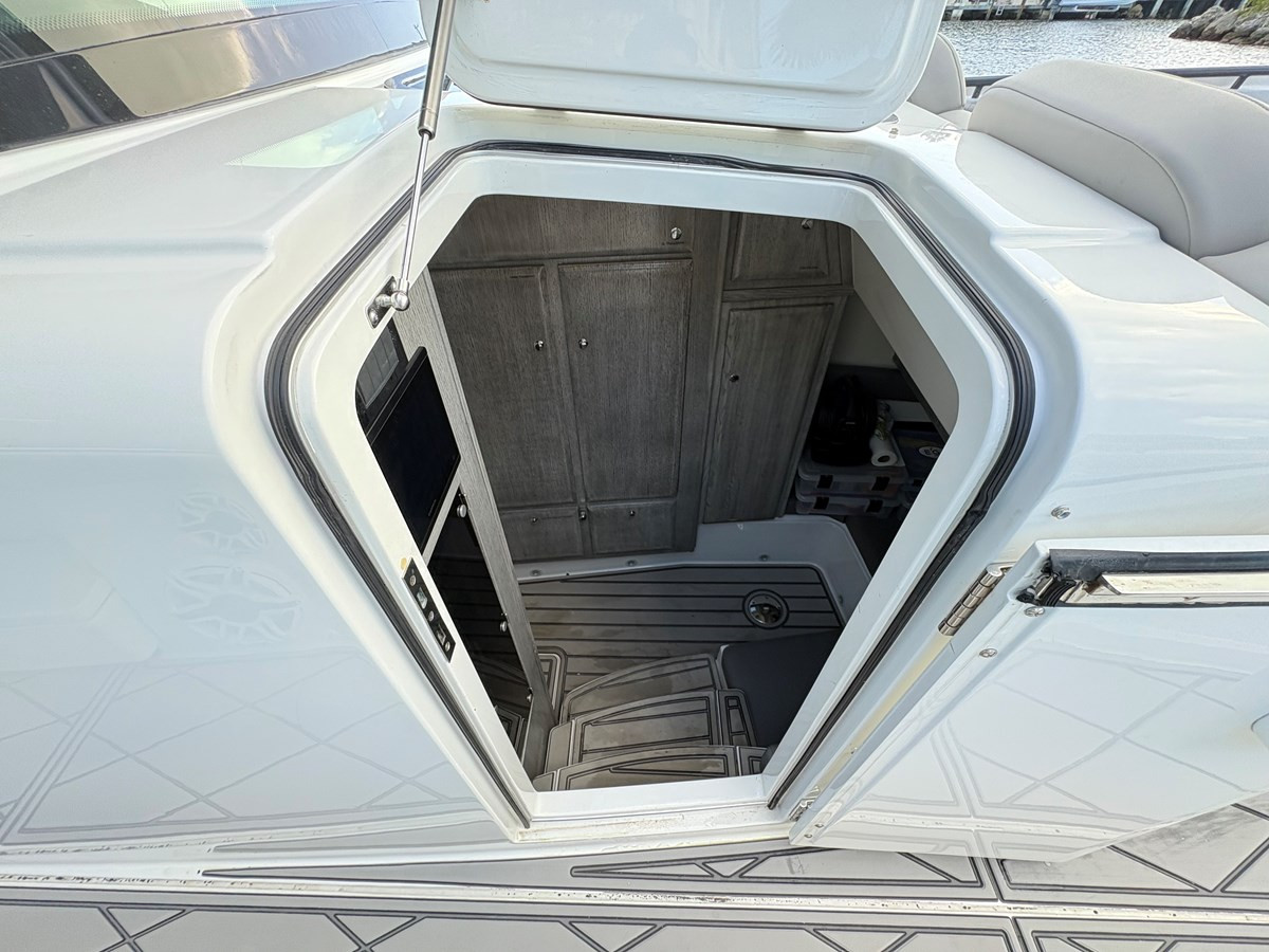 https://arconyachts.ams3.digitaloceanspaces.com/130865/conversions/large_4607145-optimize.jpg