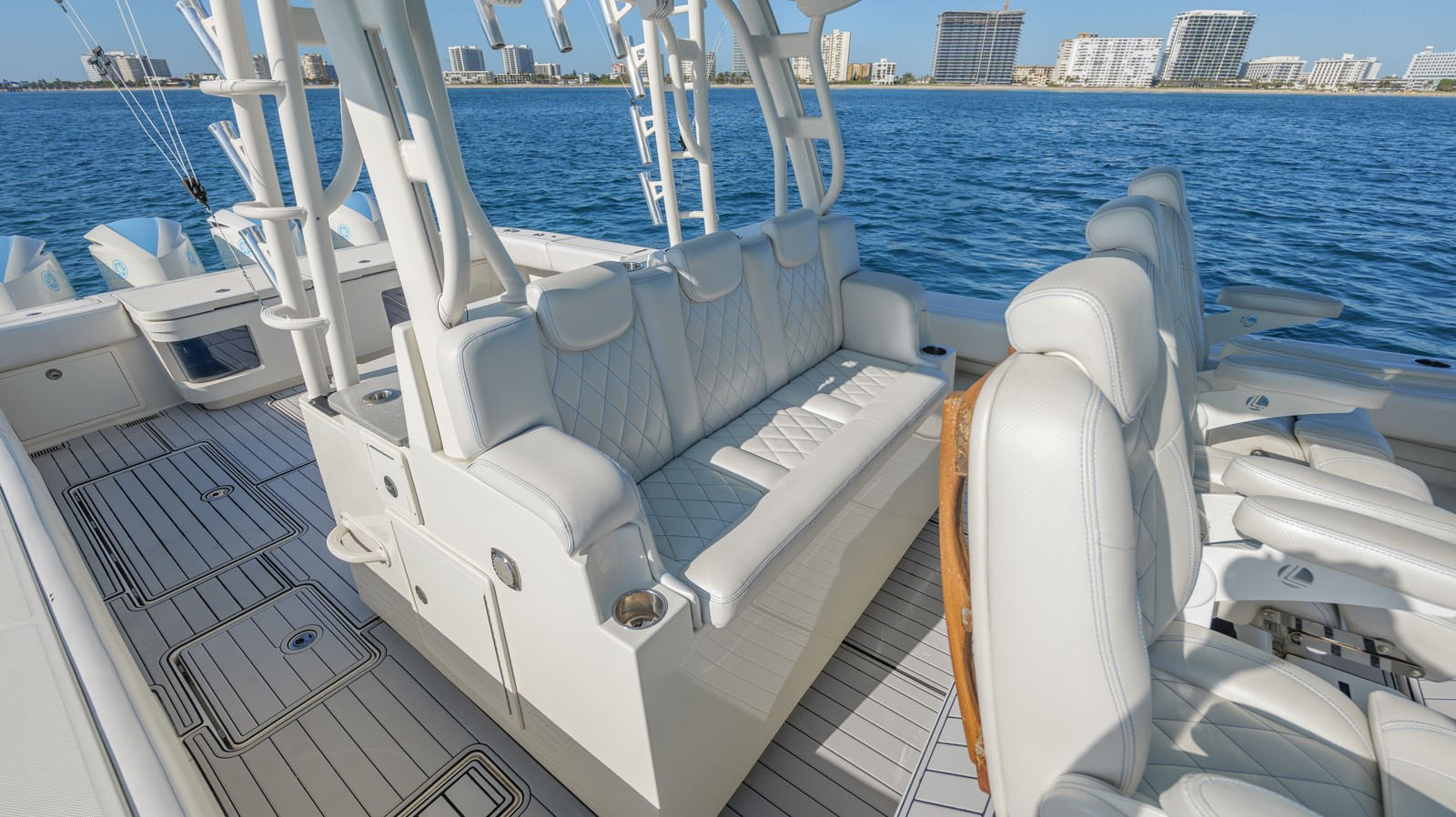 https://arconyachts.ams3.digitaloceanspaces.com/130867/conversions/large_4611961-optimize.jpg