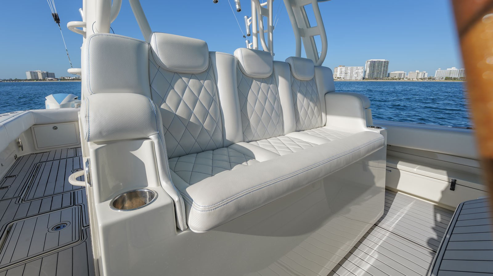 https://arconyachts.ams3.digitaloceanspaces.com/130870/conversions/large_4611962-optimize.jpg