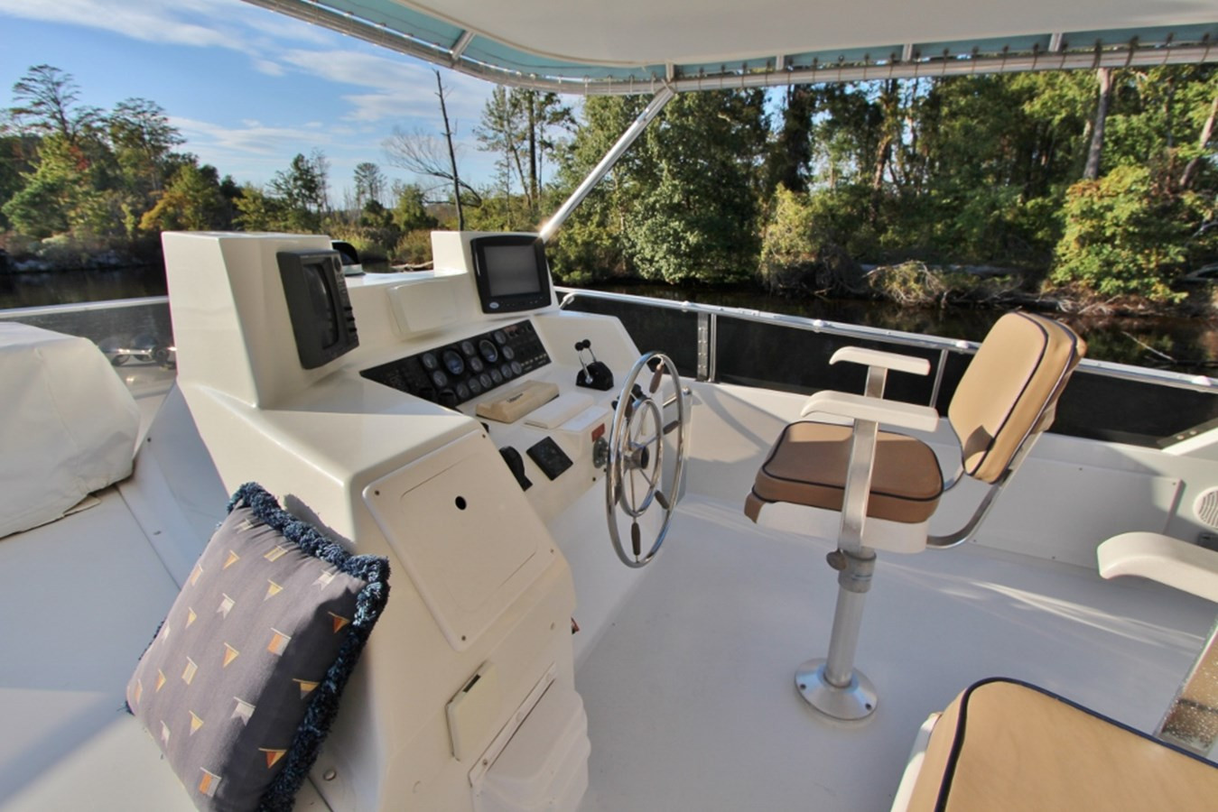 https://arconyachts.ams3.digitaloceanspaces.com/130880/conversions/large_4727389-optimize.jpg