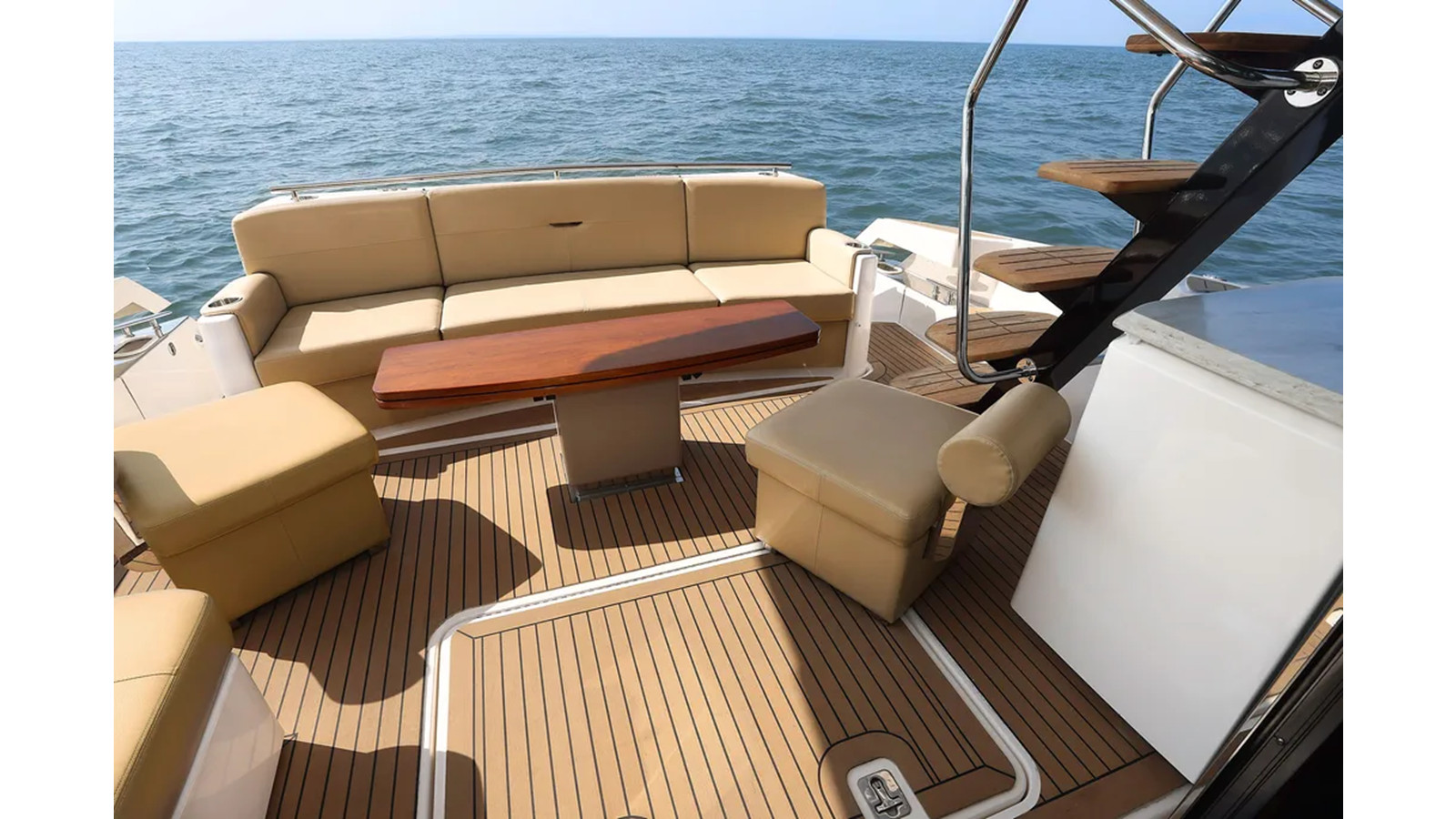 https://arconyachts.ams3.digitaloceanspaces.com/130903/conversions/large_4731828-optimize.jpg