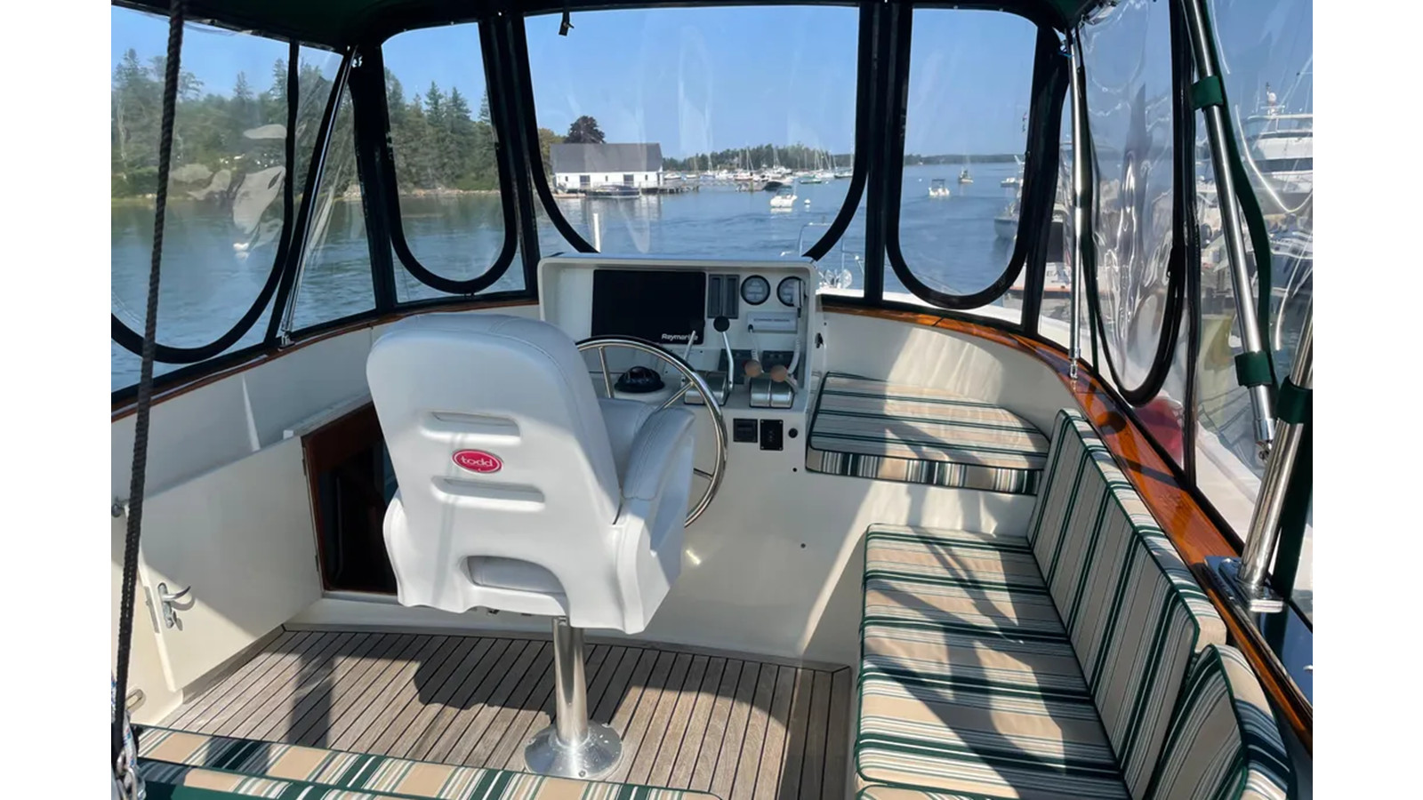 https://arconyachts.ams3.digitaloceanspaces.com/130911/conversions/large_4730822-optimize.jpg