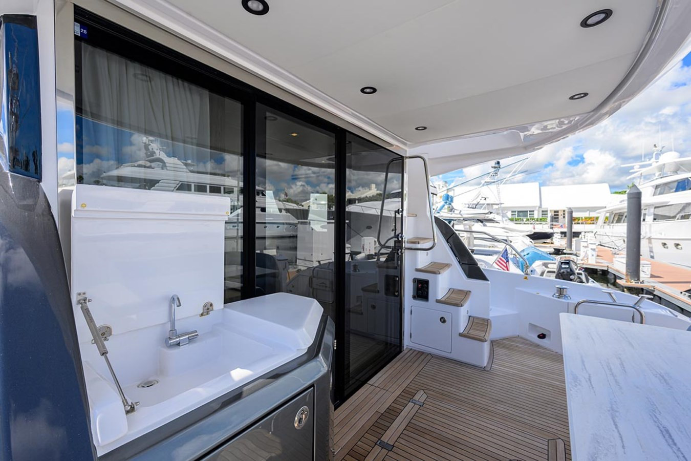 https://arconyachts.ams3.digitaloceanspaces.com/130977/conversions/large_4750848-optimize.jpg