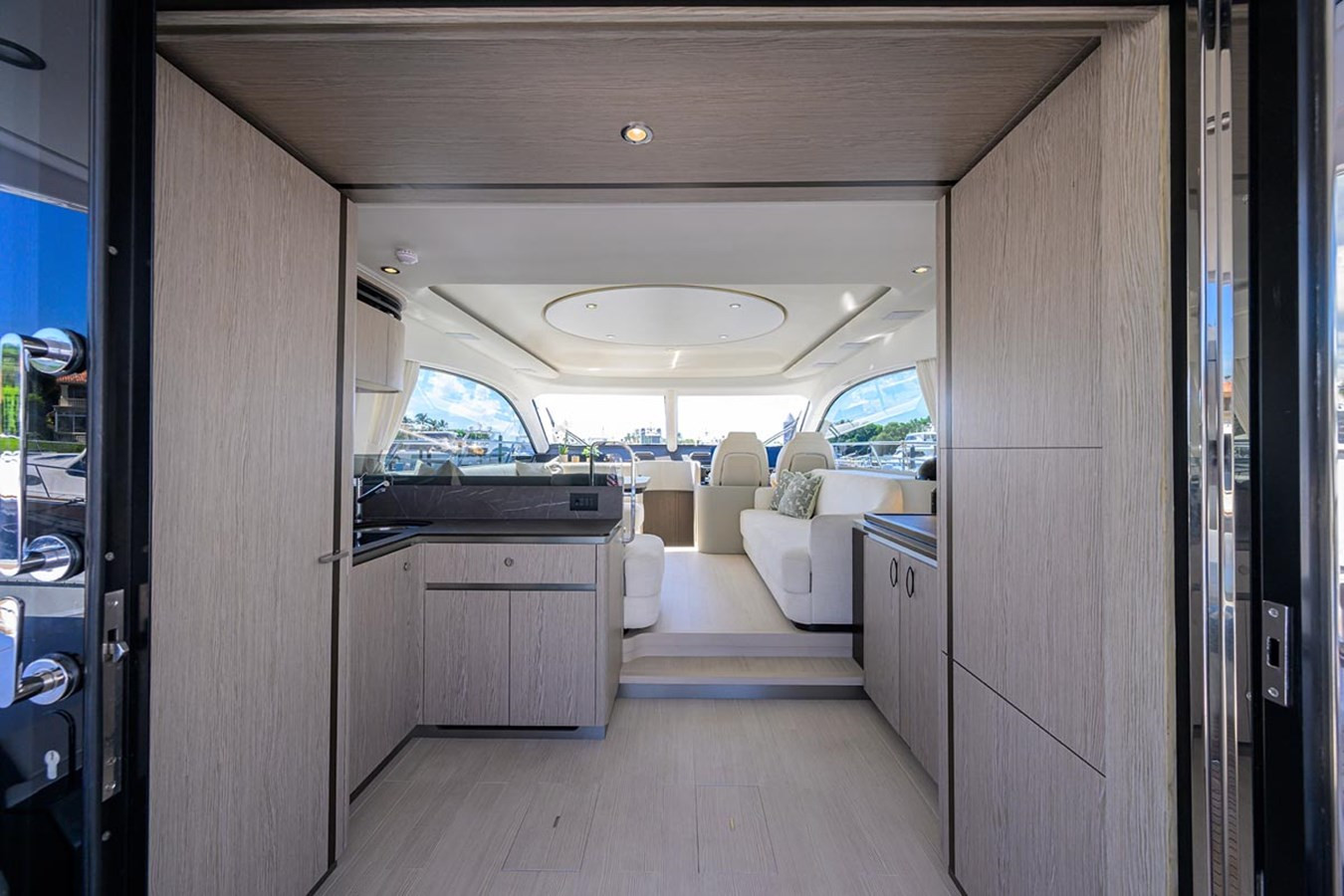 https://arconyachts.ams3.digitaloceanspaces.com/130999/conversions/large_4750843-optimize.jpg