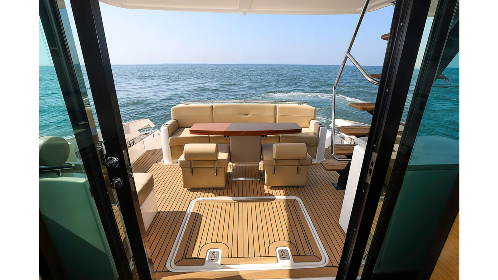 https://arconyachts.ams3.digitaloceanspaces.com/131004/conversions/large_4731861-optimize.jpg
