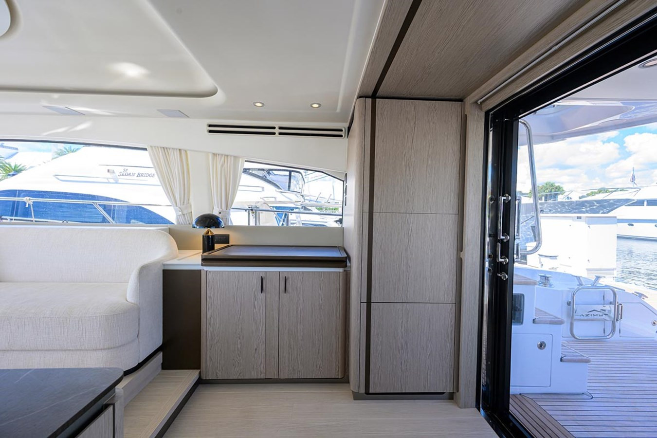 https://arconyachts.ams3.digitaloceanspaces.com/131005/conversions/large_4750845-optimize.jpg