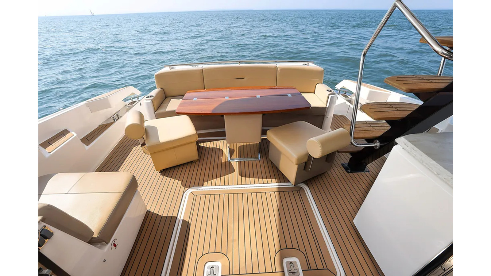 https://arconyachts.ams3.digitaloceanspaces.com/131011/conversions/large_4731863-optimize.jpg