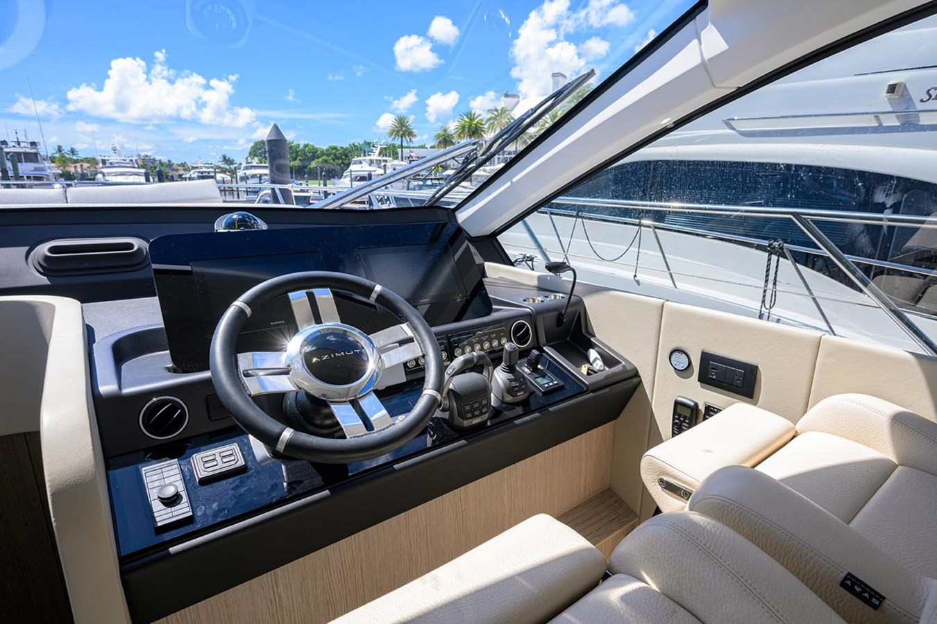 https://arconyachts.ams3.digitaloceanspaces.com/131013/conversions/large_4750870-optimize.jpg