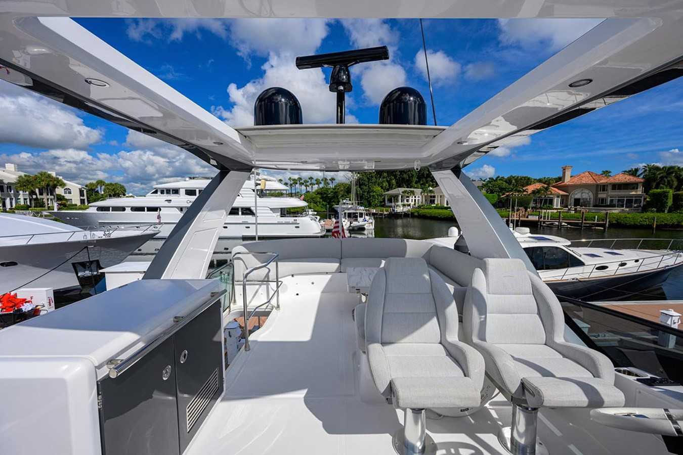 https://arconyachts.ams3.digitaloceanspaces.com/131051/conversions/large_4750877-optimize.jpg