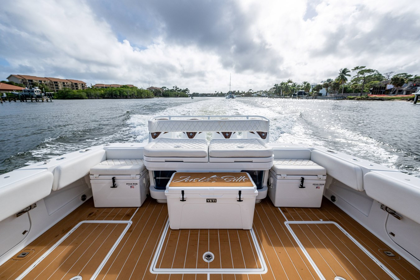 https://arconyachts.ams3.digitaloceanspaces.com/131057/conversions/large_4827863-optimize.jpg