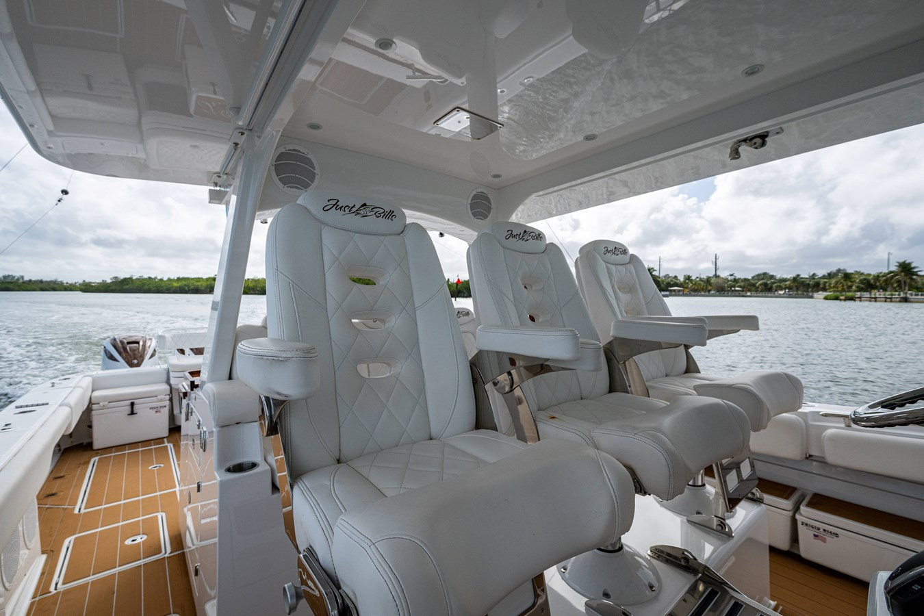 https://arconyachts.ams3.digitaloceanspaces.com/131081/conversions/large_4827869-optimize.jpg