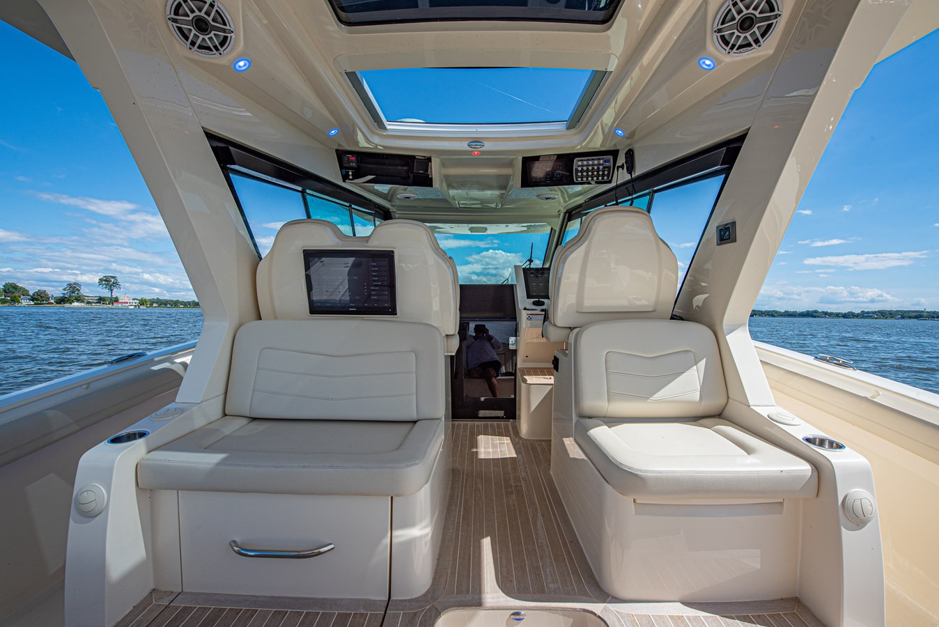 https://arconyachts.ams3.digitaloceanspaces.com/131125/conversions/large_4773094-optimize.jpg