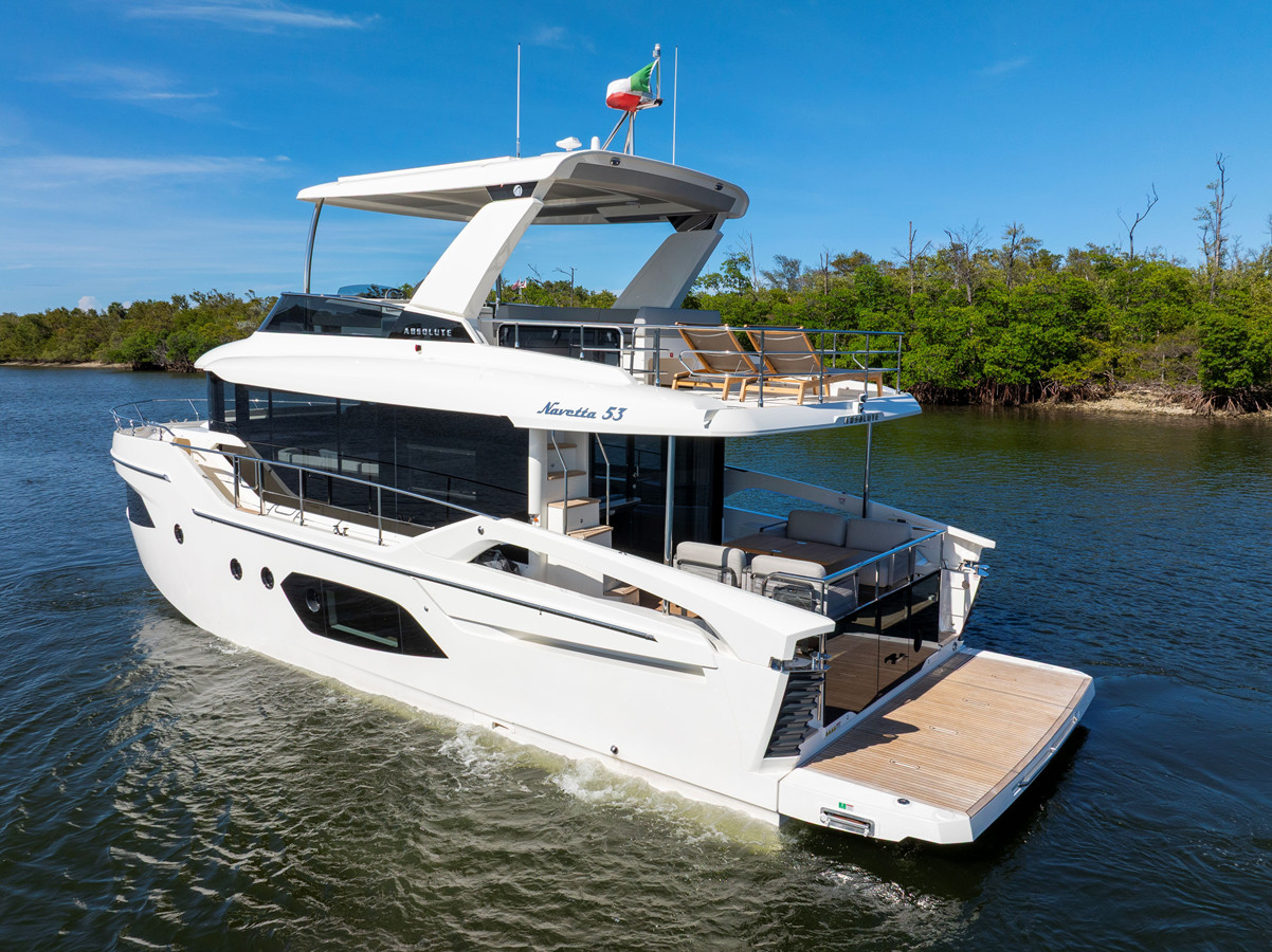 https://arconyachts.ams3.digitaloceanspaces.com/131132/conversions/large_4839537-optimize.jpg