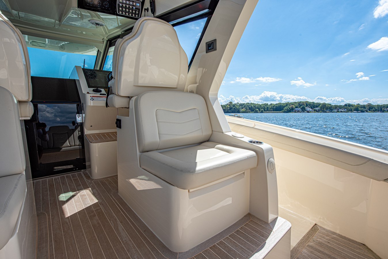 https://arconyachts.ams3.digitaloceanspaces.com/131135/conversions/large_4773099-optimize.jpg