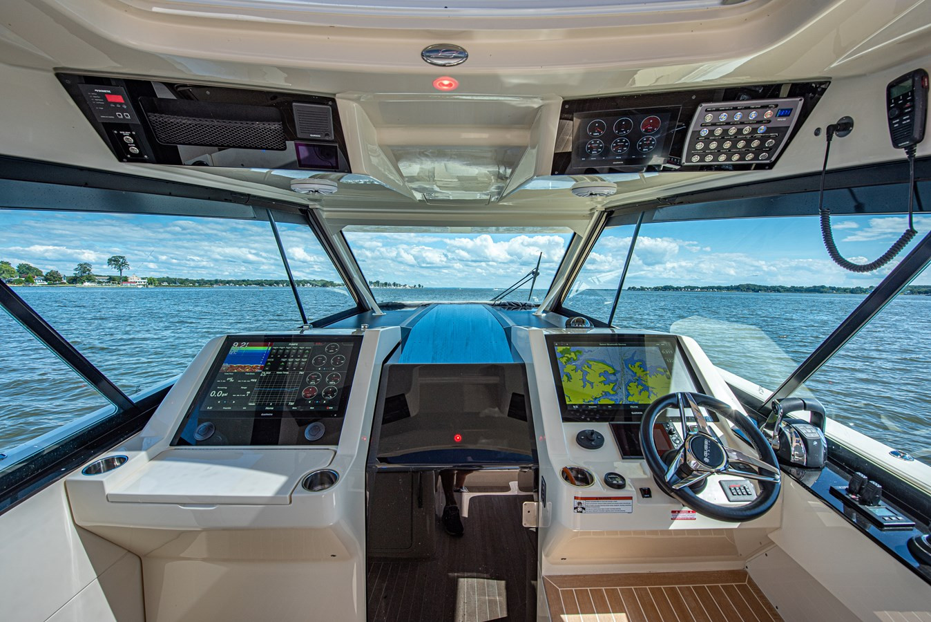 https://arconyachts.ams3.digitaloceanspaces.com/131138/conversions/large_4773100-optimize.jpg
