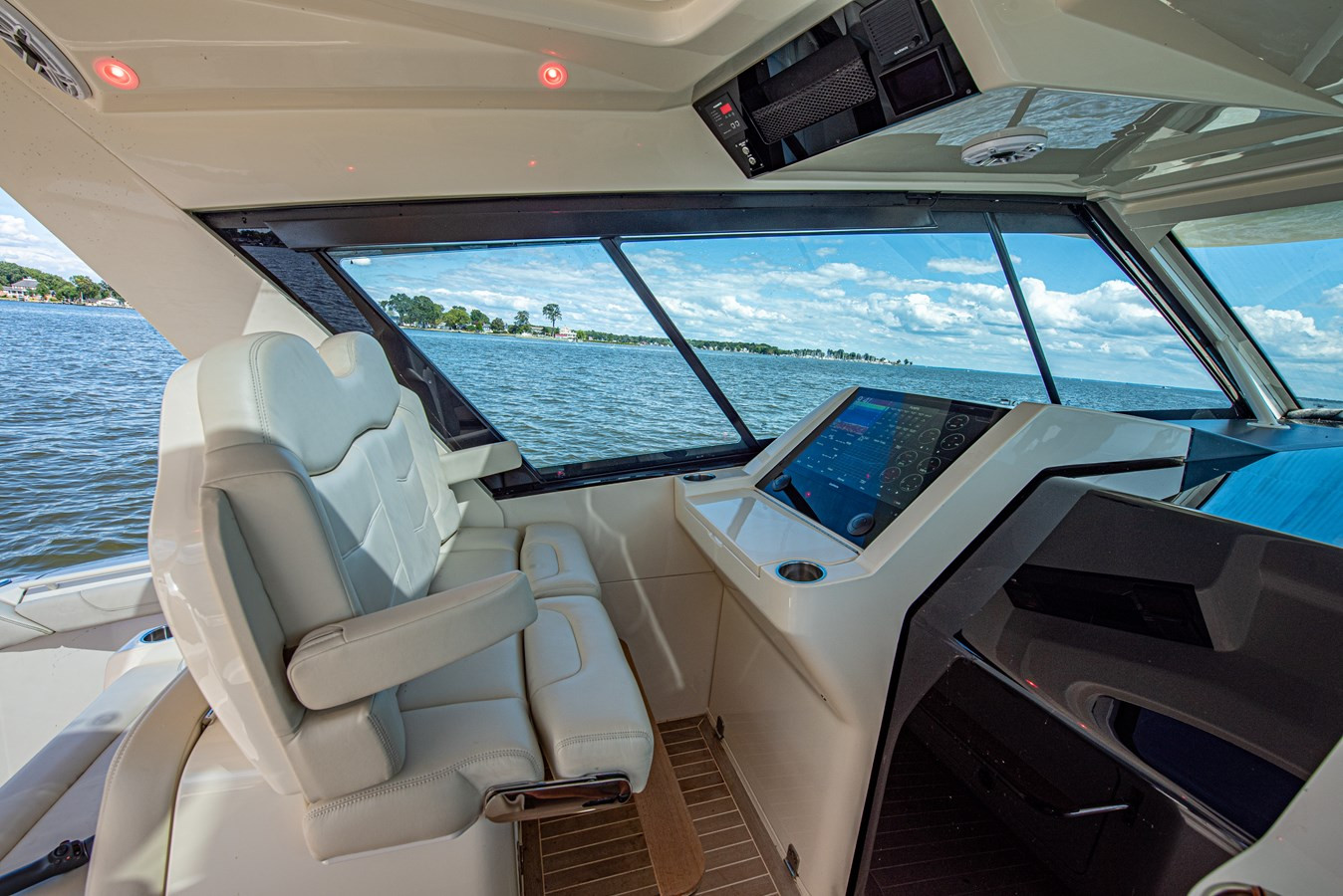 https://arconyachts.ams3.digitaloceanspaces.com/131141/conversions/large_4773101-optimize.jpg