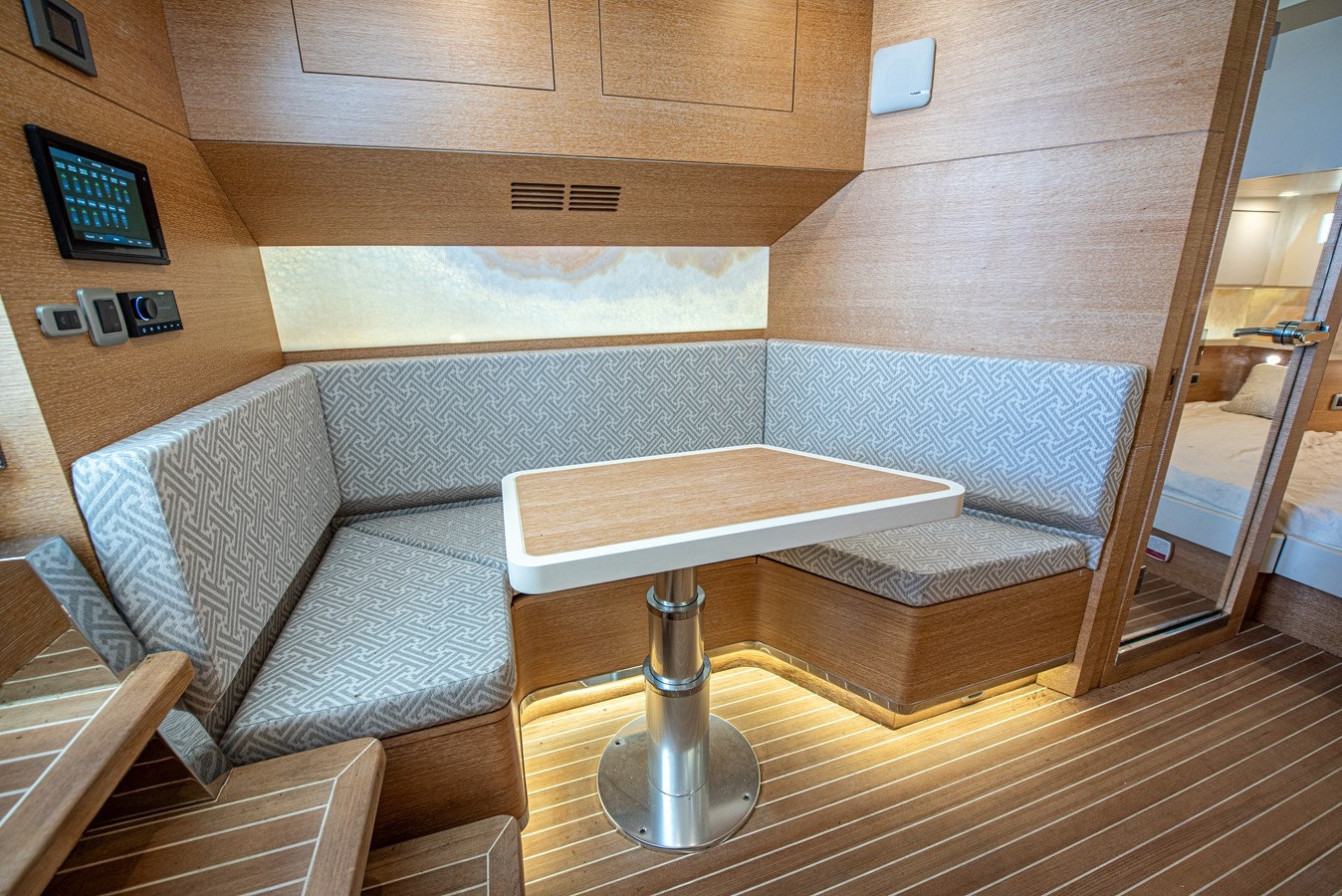 https://arconyachts.ams3.digitaloceanspaces.com/131164/conversions/large_4773109-optimize.jpg