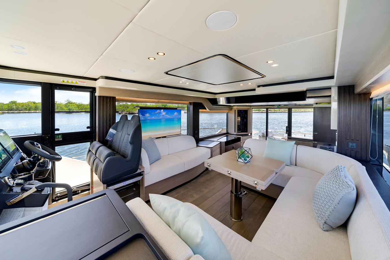https://arconyachts.ams3.digitaloceanspaces.com/131200/conversions/large_4839615-optimize.jpg