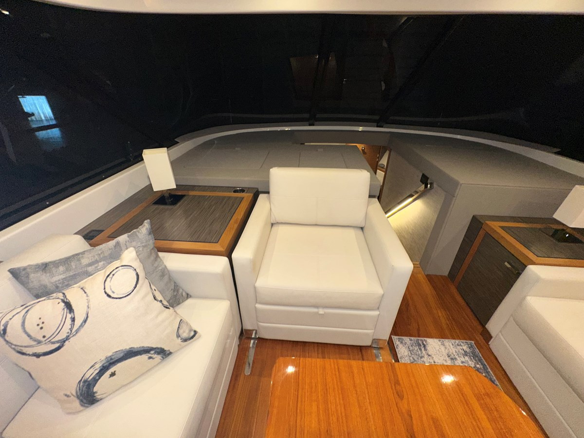 https://arconyachts.ams3.digitaloceanspaces.com/131212/conversions/large_4850372-optimize.jpg