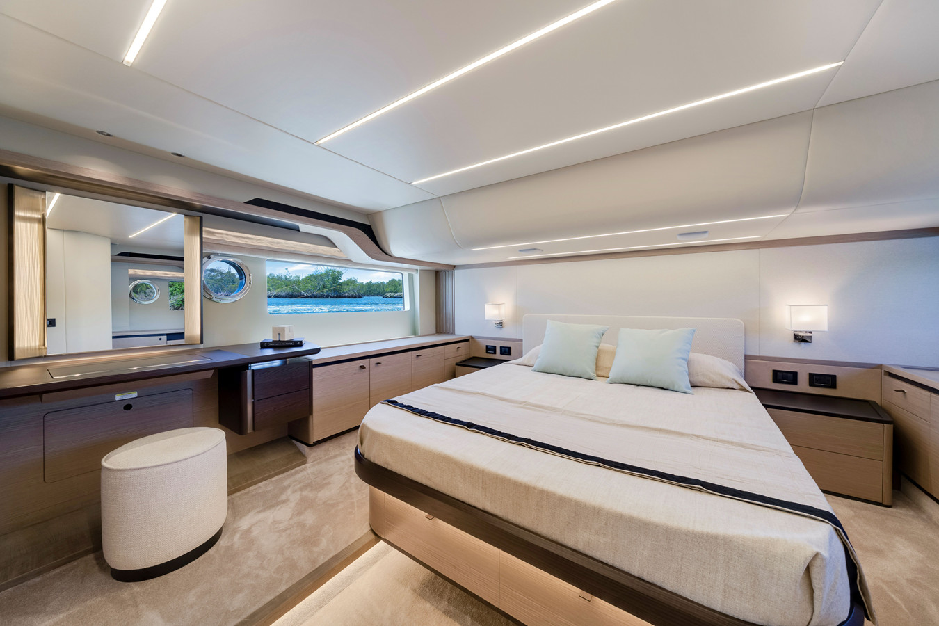 https://arconyachts.ams3.digitaloceanspaces.com/131224/conversions/large_4839626-optimize.jpg