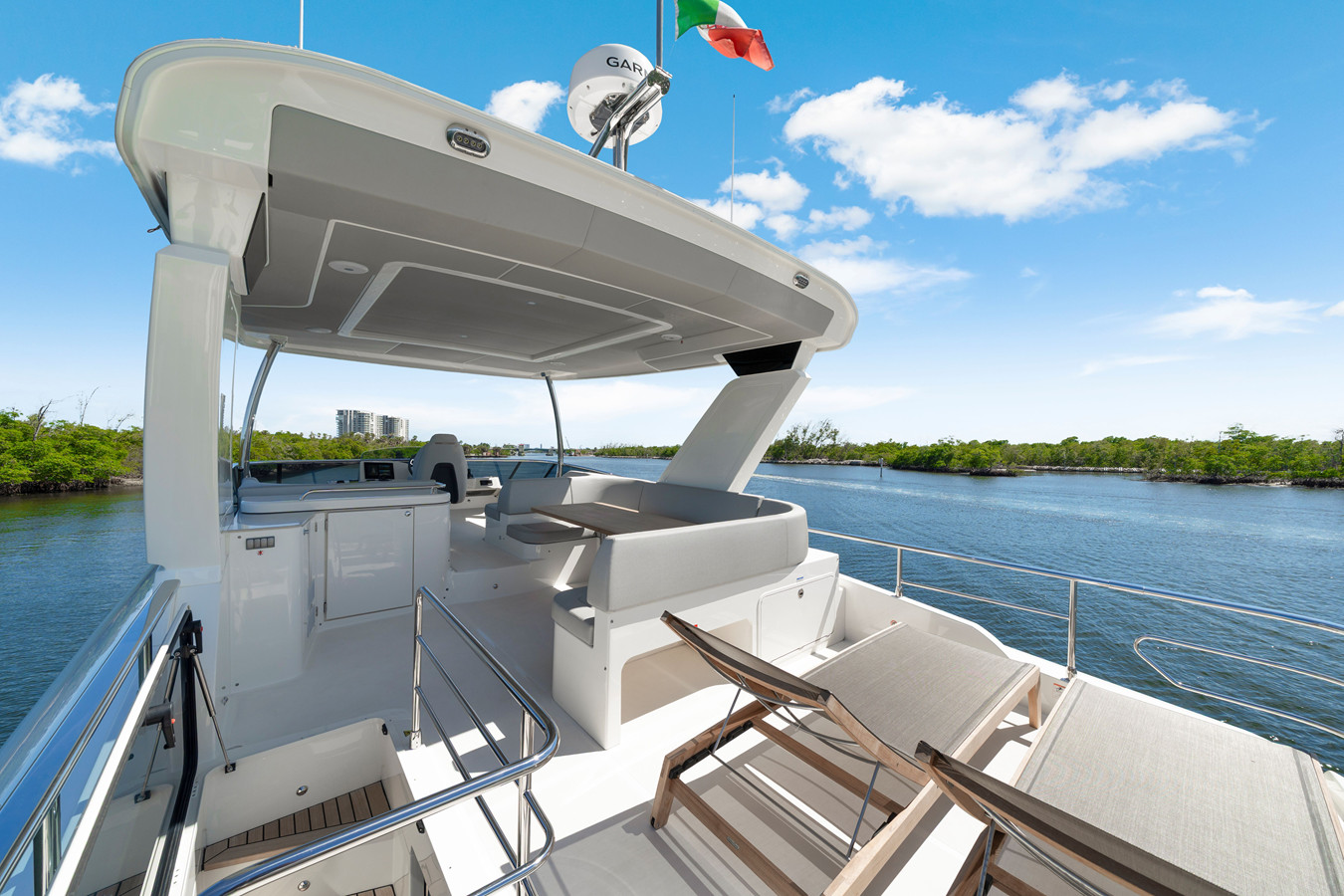 https://arconyachts.ams3.digitaloceanspaces.com/131262/conversions/large_4839646-optimize.jpg