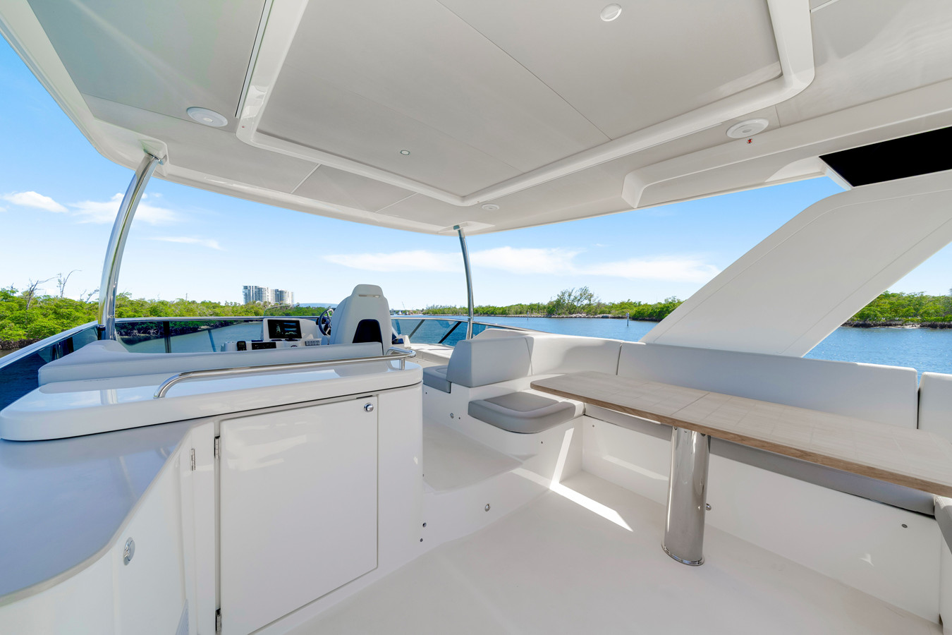 https://arconyachts.ams3.digitaloceanspaces.com/131270/conversions/large_4839657-optimize.jpg