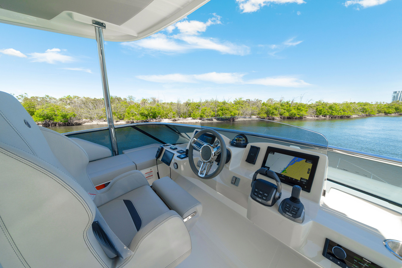 https://arconyachts.ams3.digitaloceanspaces.com/131285/conversions/large_4839686-optimize.jpg