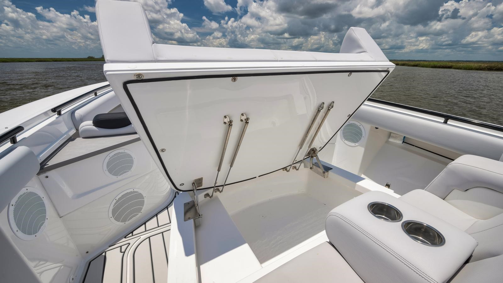 https://arconyachts.ams3.digitaloceanspaces.com/131346/conversions/large_4267552-optimize.jpg