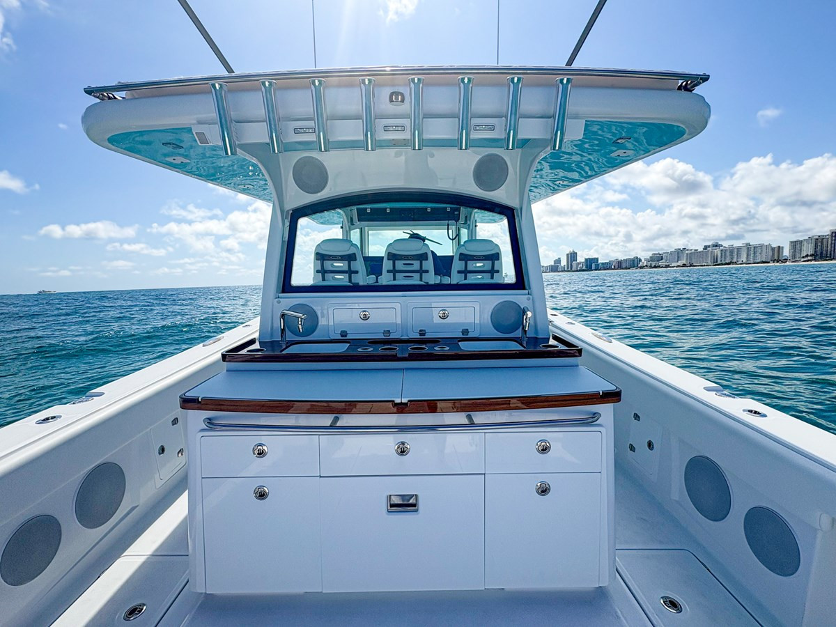 https://arconyachts.ams3.digitaloceanspaces.com/131348/conversions/large_4584793-optimize.jpg