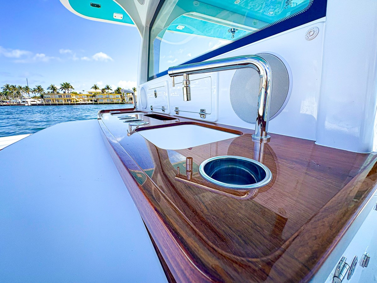 https://arconyachts.ams3.digitaloceanspaces.com/131354/conversions/large_4584795-optimize.jpg