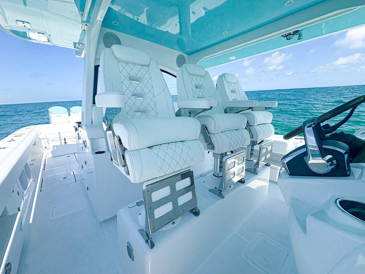 https://arconyachts.ams3.digitaloceanspaces.com/131366/conversions/large_4584797-optimize.jpg