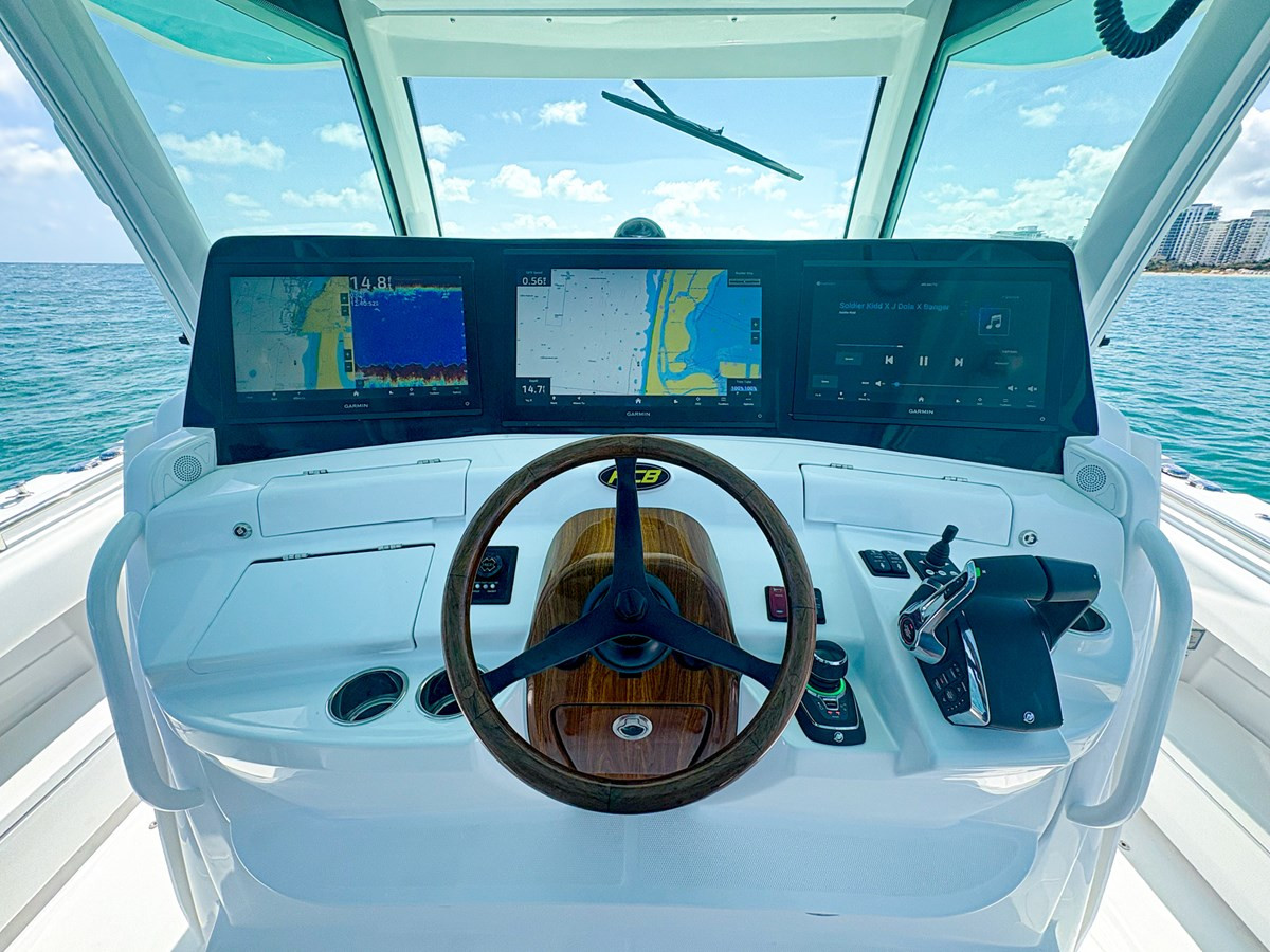 https://arconyachts.ams3.digitaloceanspaces.com/131372/conversions/large_4584750-optimize.jpg