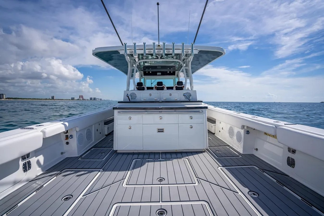https://arconyachts.ams3.digitaloceanspaces.com/131374/conversions/large_4657538-optimize.jpg