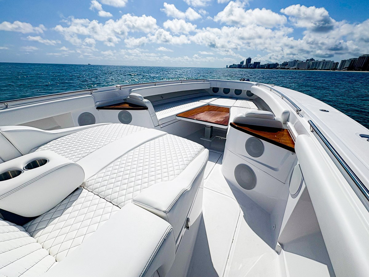 https://arconyachts.ams3.digitaloceanspaces.com/131375/conversions/large_4584806-optimize.jpg