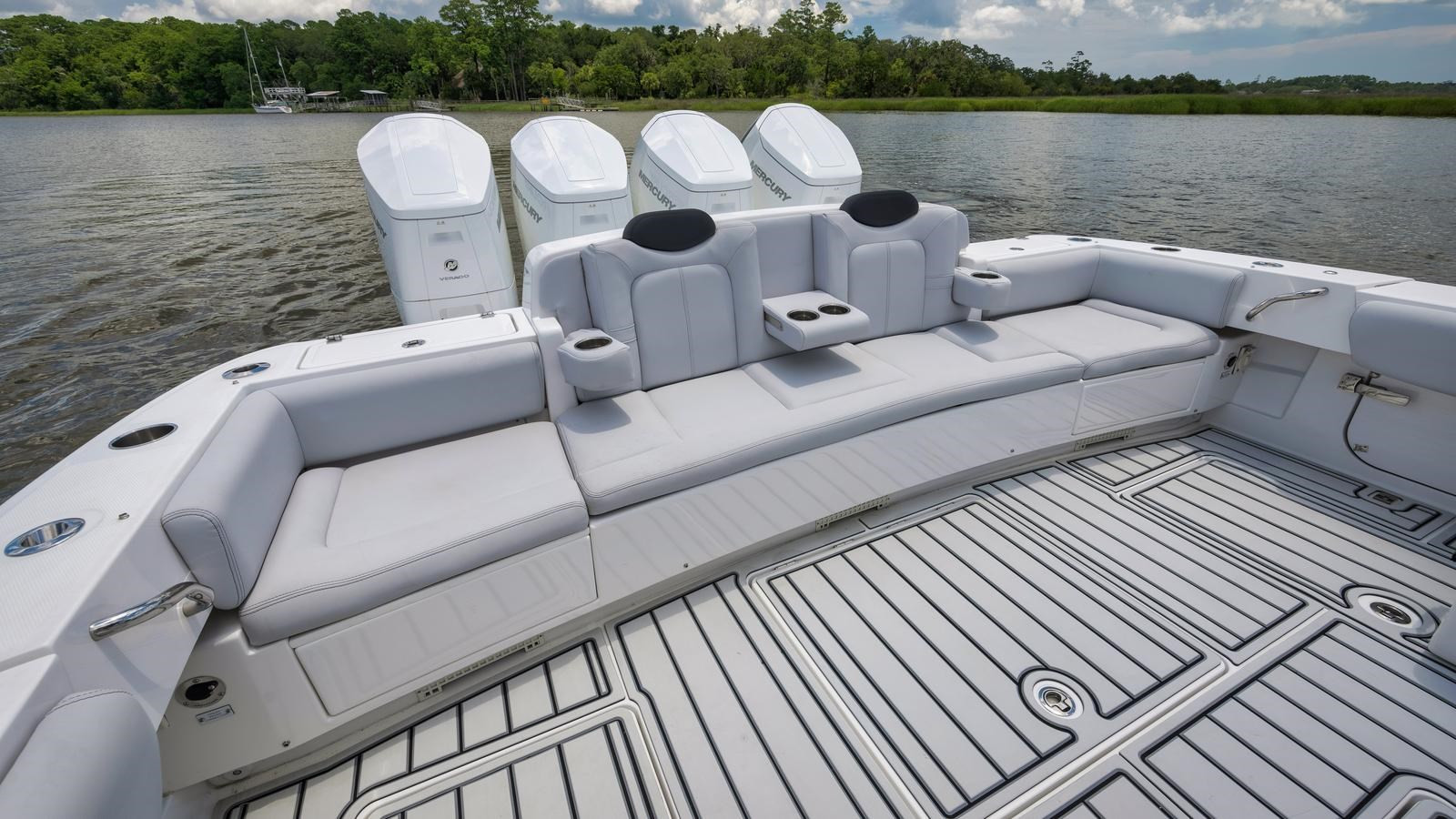 https://arconyachts.ams3.digitaloceanspaces.com/131376/conversions/large_4267562-optimize.jpg