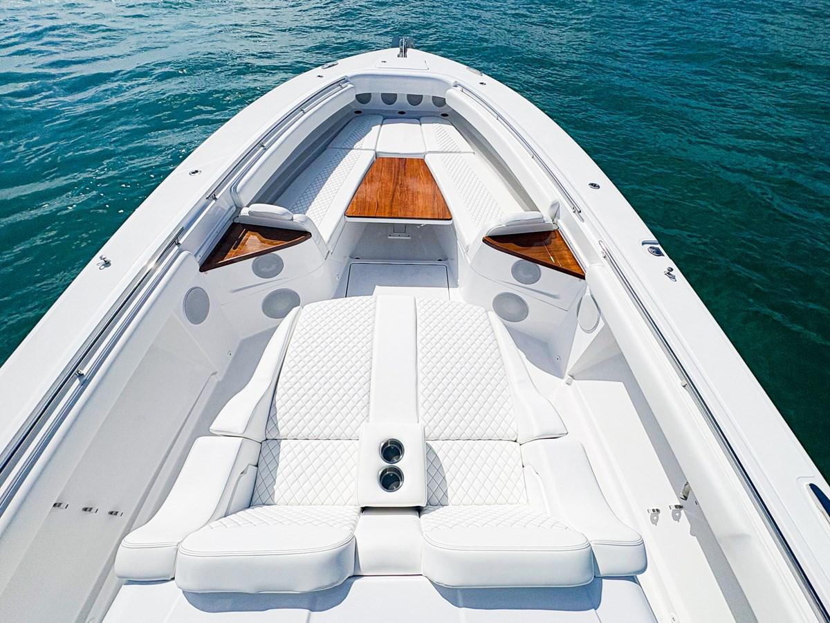 https://arconyachts.ams3.digitaloceanspaces.com/131381/conversions/large_4584805-optimize.jpg