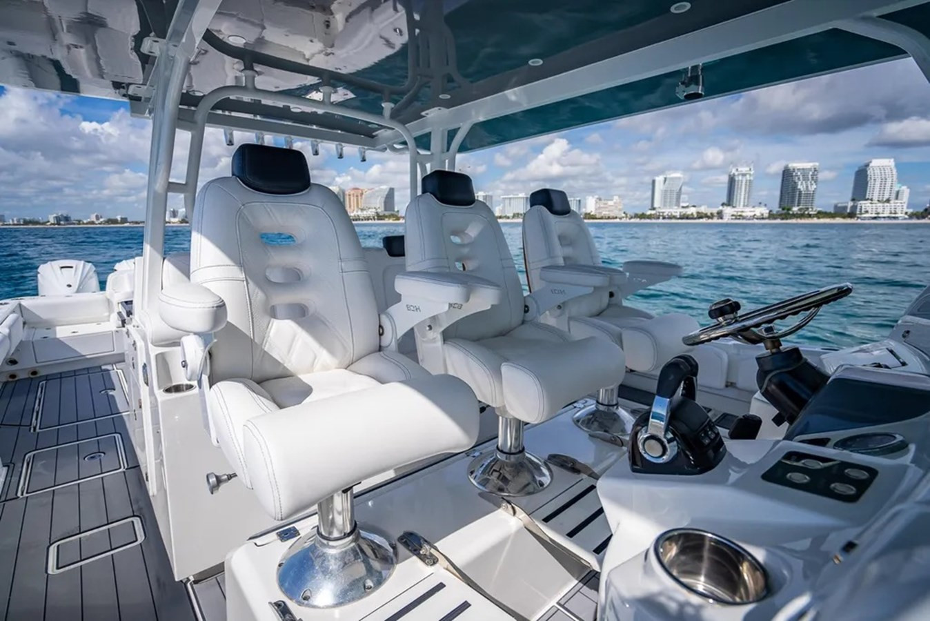 https://arconyachts.ams3.digitaloceanspaces.com/131391/conversions/large_4657544-optimize.jpg