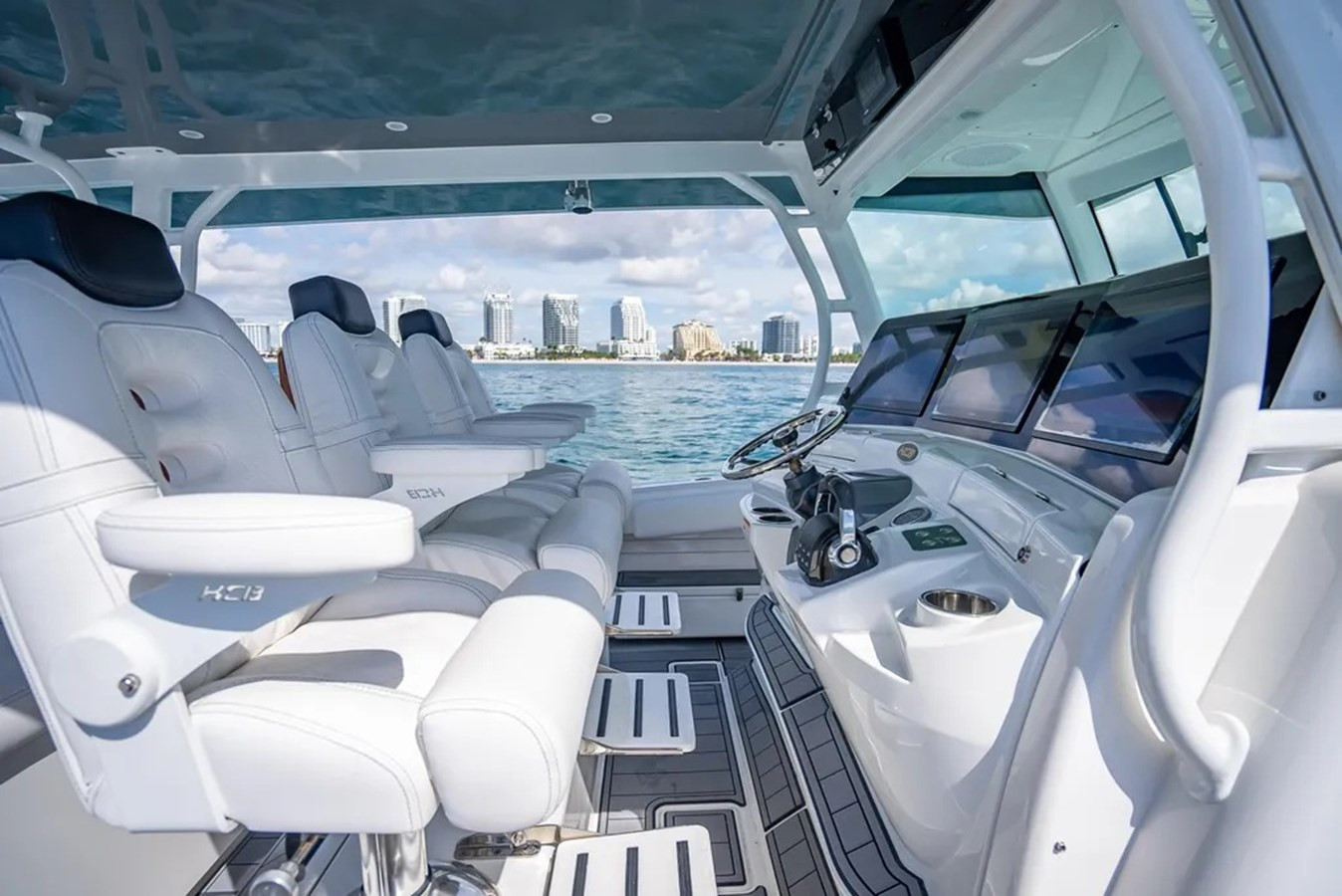 https://arconyachts.ams3.digitaloceanspaces.com/131393/conversions/large_4657545-optimize.jpg