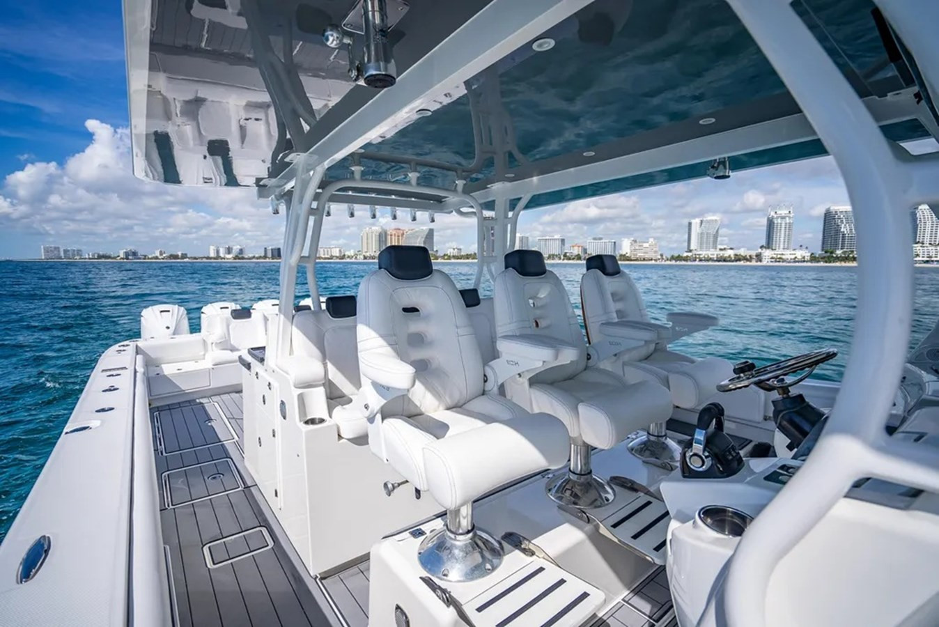 https://arconyachts.ams3.digitaloceanspaces.com/131396/conversions/large_4657546-optimize.jpg