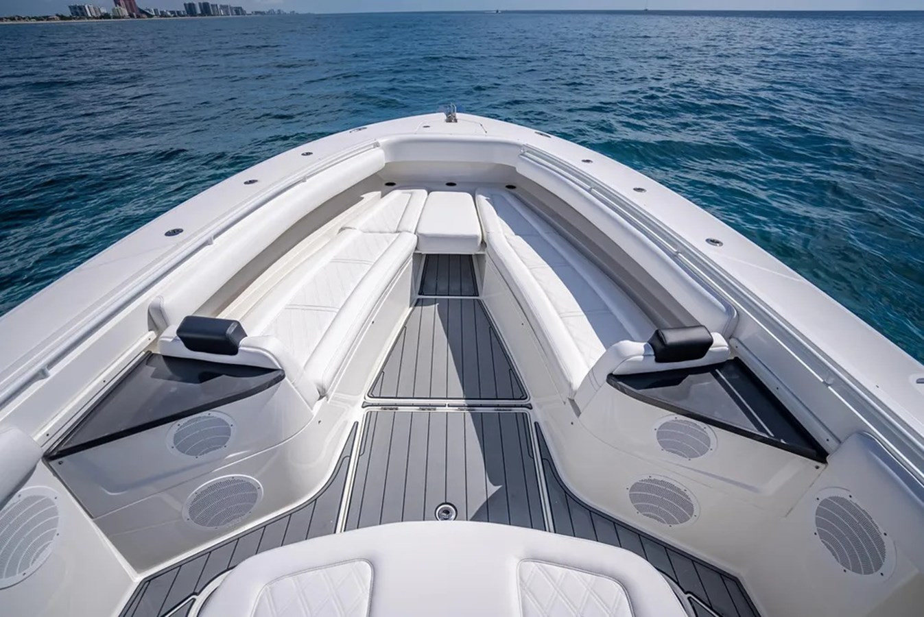 https://arconyachts.ams3.digitaloceanspaces.com/131410/conversions/large_4657551-optimize.jpg
