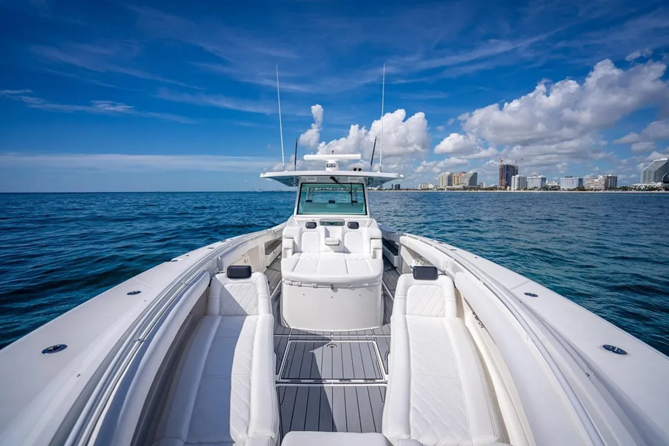 https://arconyachts.ams3.digitaloceanspaces.com/131412/conversions/large_4657552-optimize.jpg
